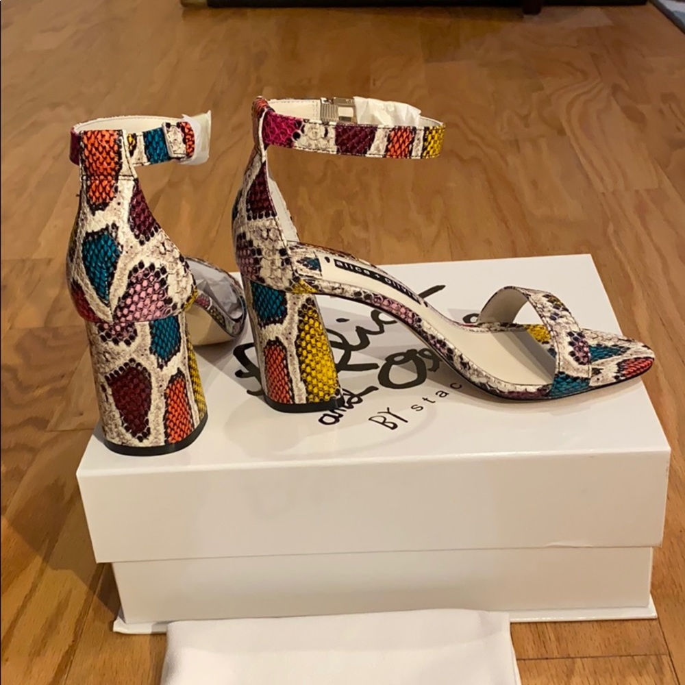 Alice + Olivia Lillian Snake skin embossed sandals - Picture 2 of 9